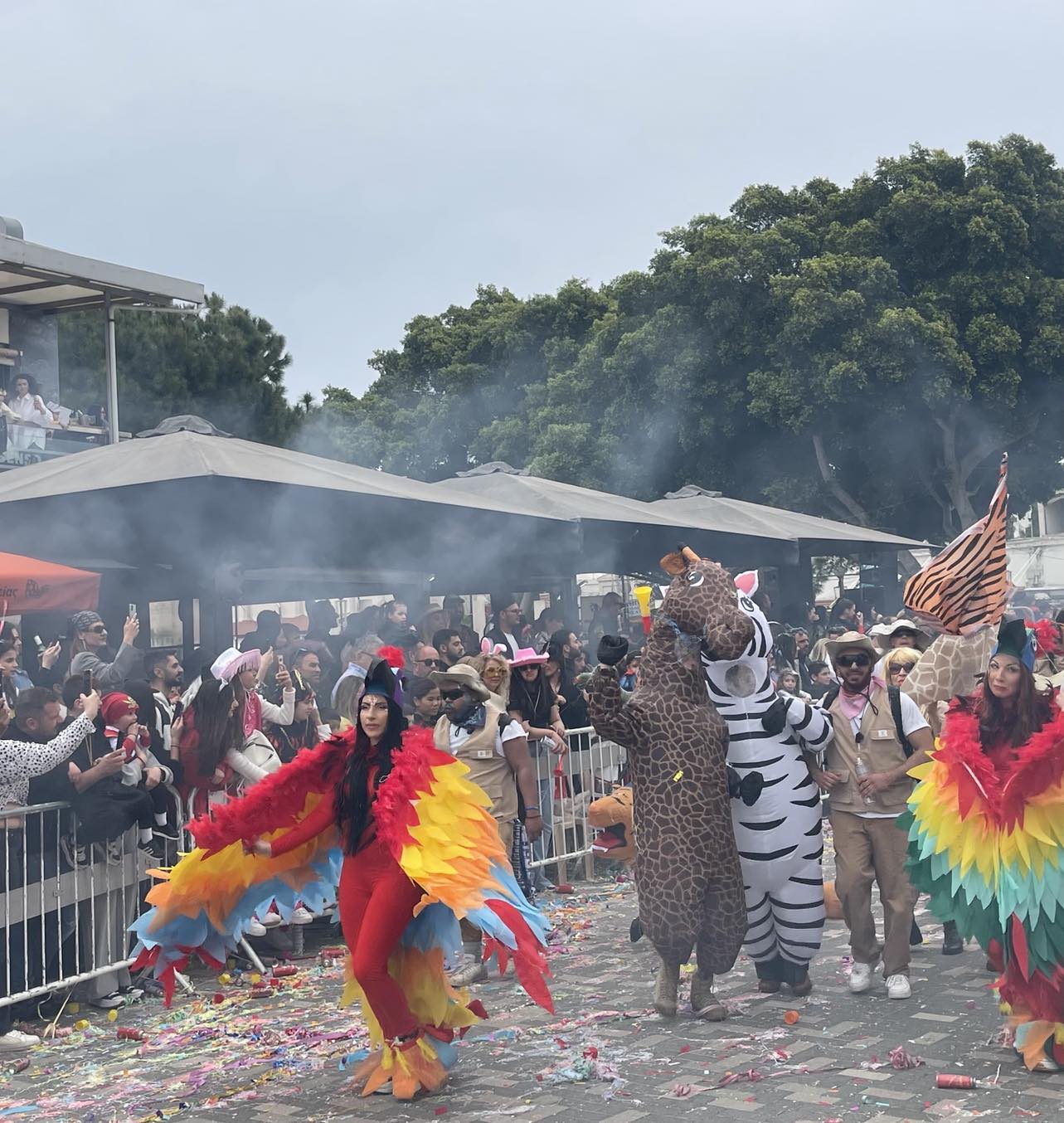 ΒΙΝΤΕΟ: Γέμισαν χρώματα και τρέλα οι δρόμοι στο Παραλίμνι