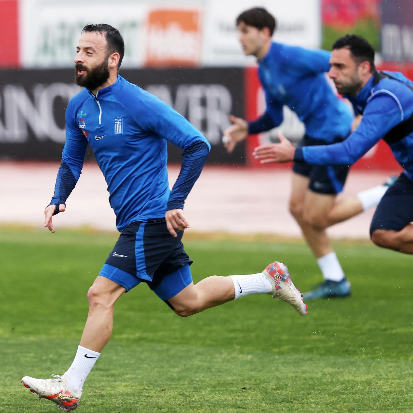 Φουλ κομπλέ η Εθνική Eλλάδας στην προπόνηση της Τρίτης