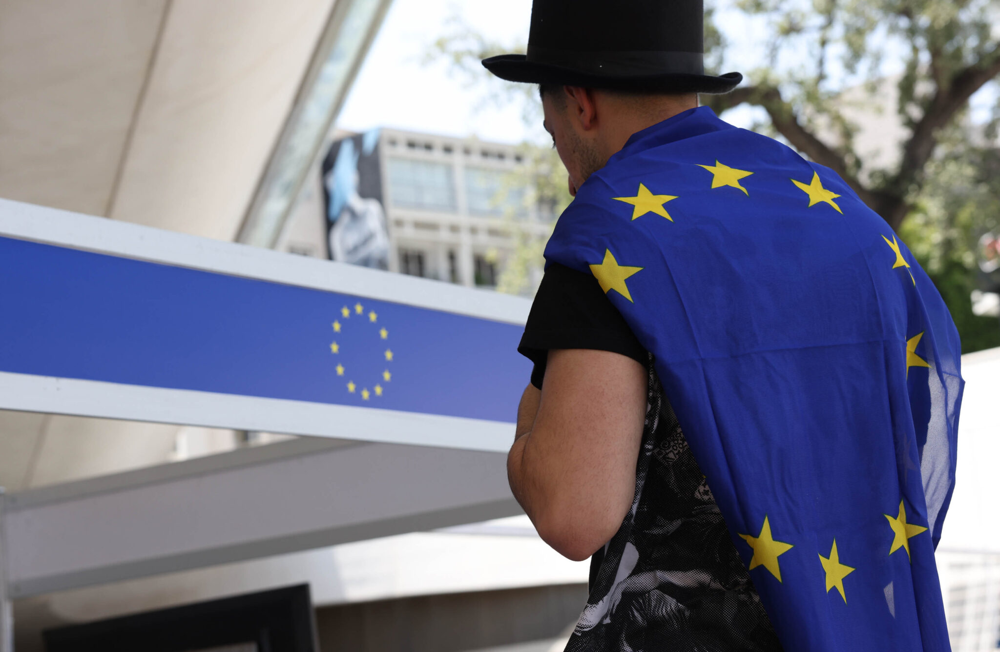 Τη μνήμη των θυμάτων της τρομοκρατίας τιμά η Ευρωπαϊκή Ενωση