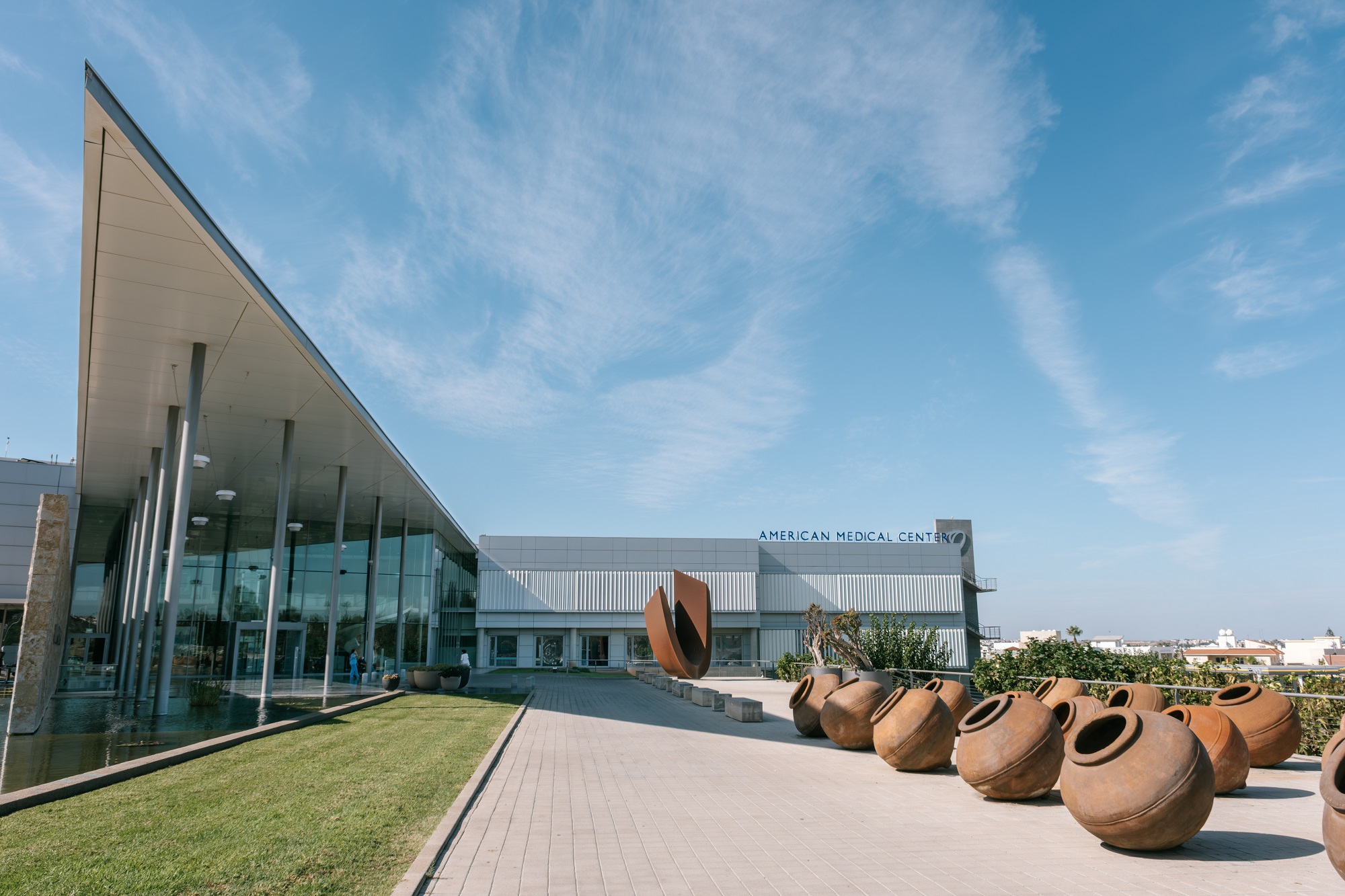 Για 8η συνεχόμενη χρονιά στην κορυφή το American Medical Center