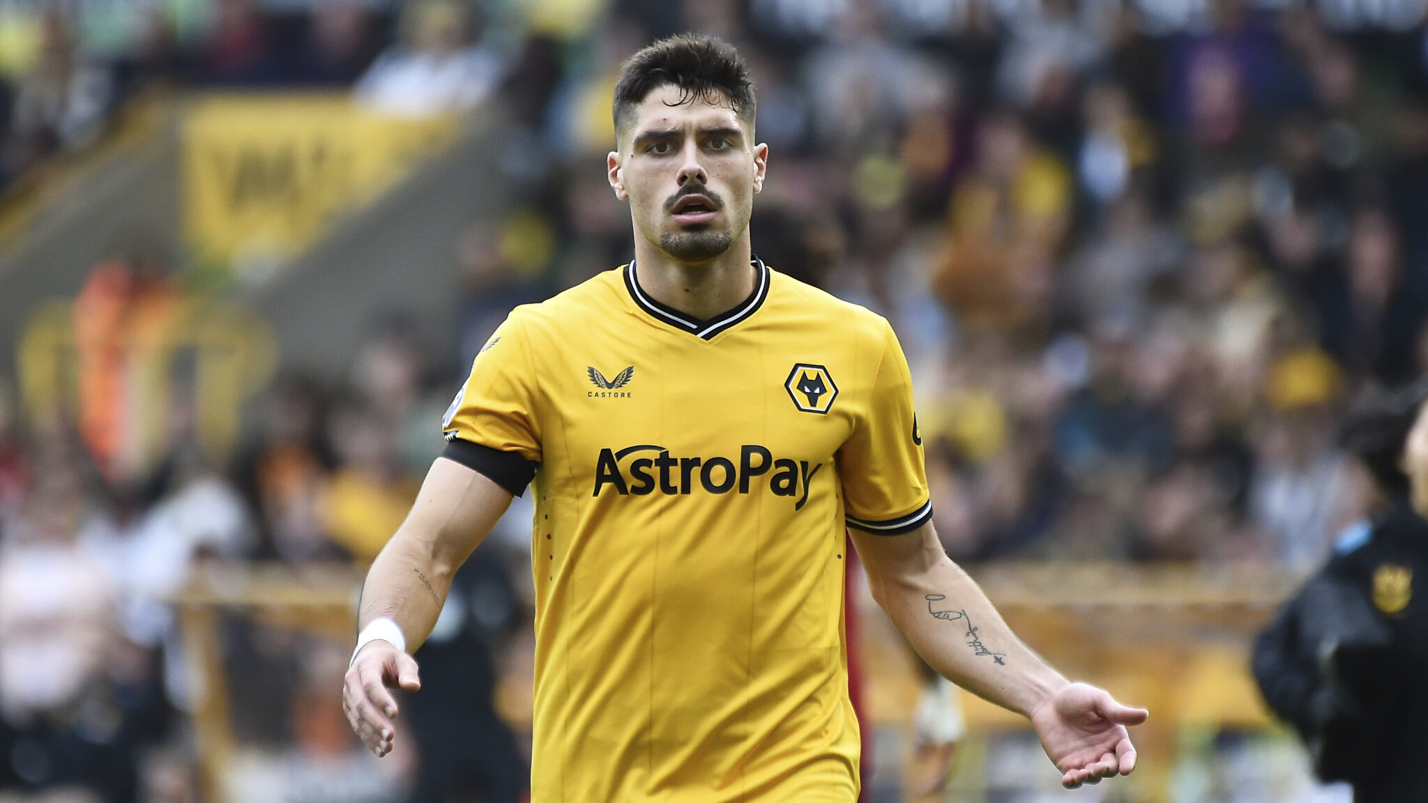 Η μισή Premier League στα… πόδια του Πέδρο Νέτο