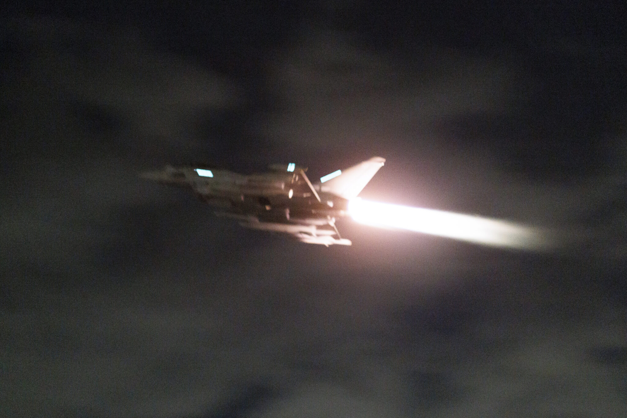 Ο στρατός των ΗΠΑ επιβεβαιώνει ότι οι Χούθι επιτέθηκαν εναντίον φορτηγού πλοίου