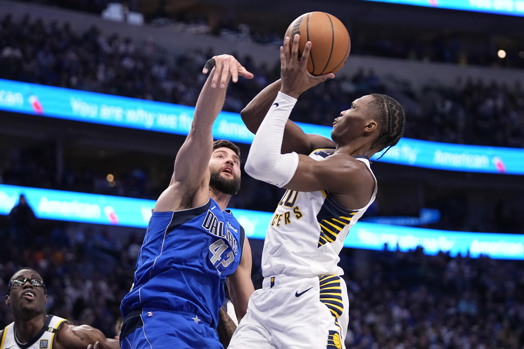 Με εννέα παίκτες διψήφιους, οι Πέισερς κέρδισαν Ντόντσιτς και Μάβερικς