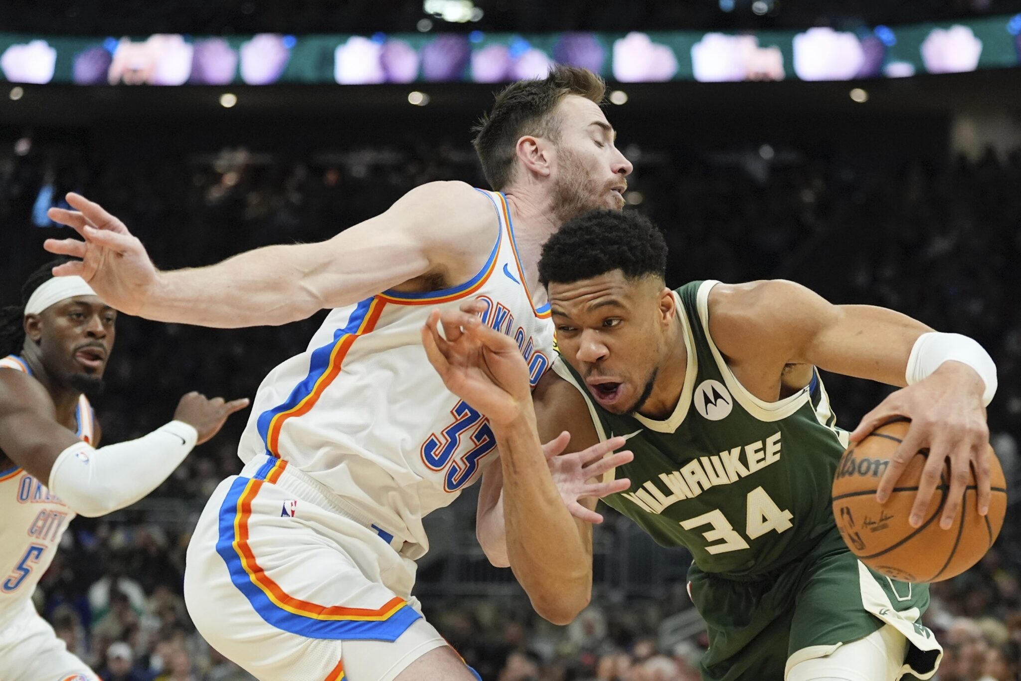 Με σούπερ Γιάννη και Μίντλετον οι Μπακς κέρδισαν τους πρωτοπόρους Θάντερ