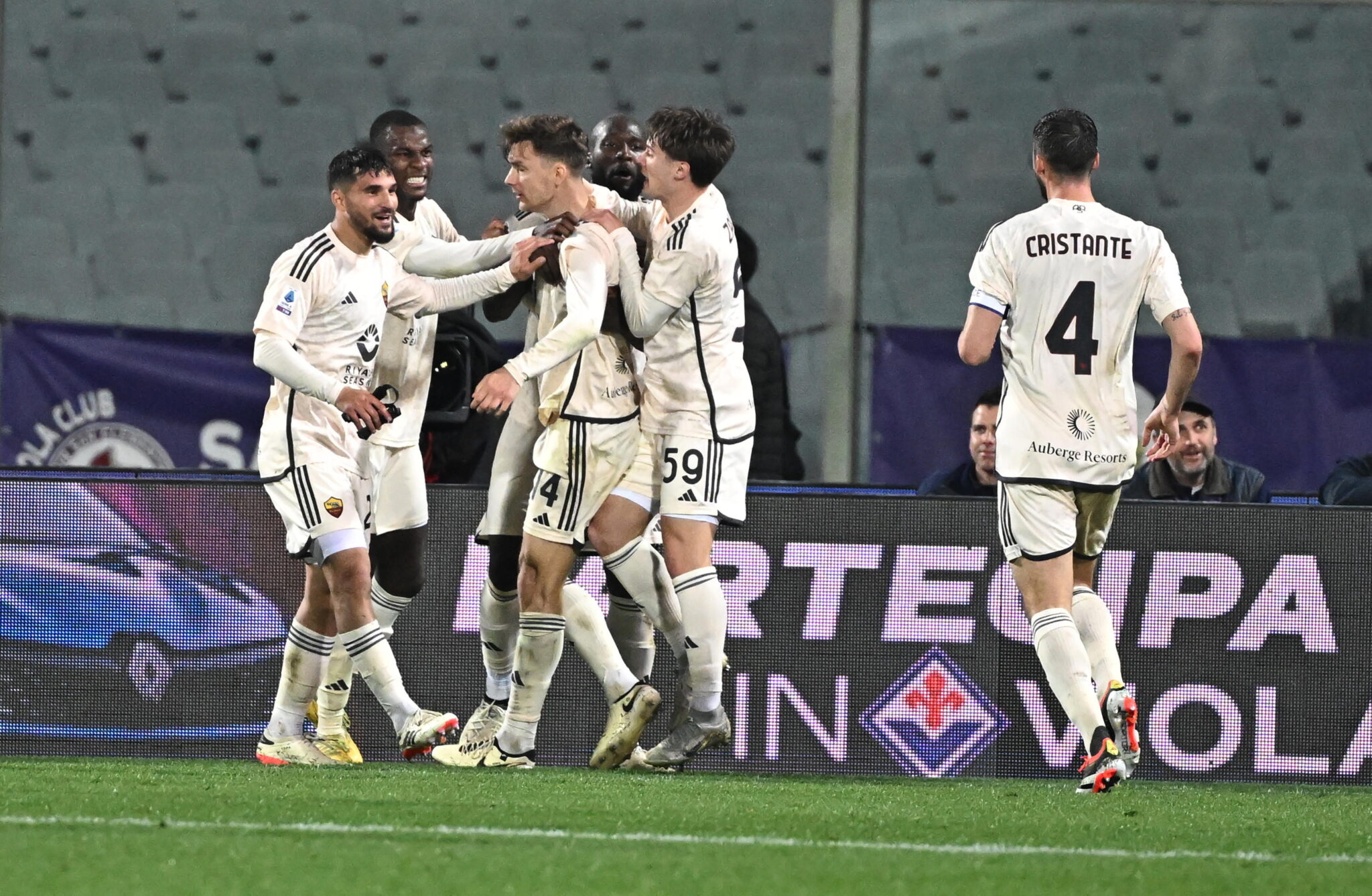 Ψυχωμένη Ρόμα, έμεινε όρθια με γκολάρα στο 95’ και… ξενέρωσε τη Φιορεντίνα