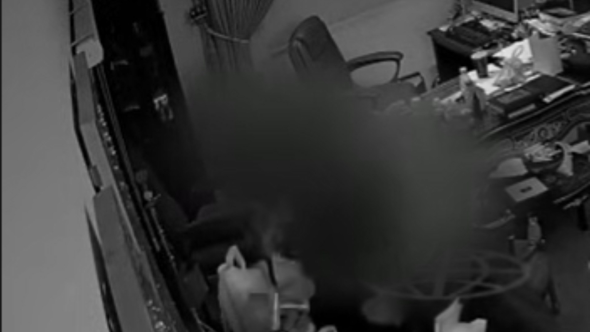 «Κραυγαλέα σκηνοθεσία»: Έτσι απαντούν οι δικηγόροι των μοναχών για το μύρο