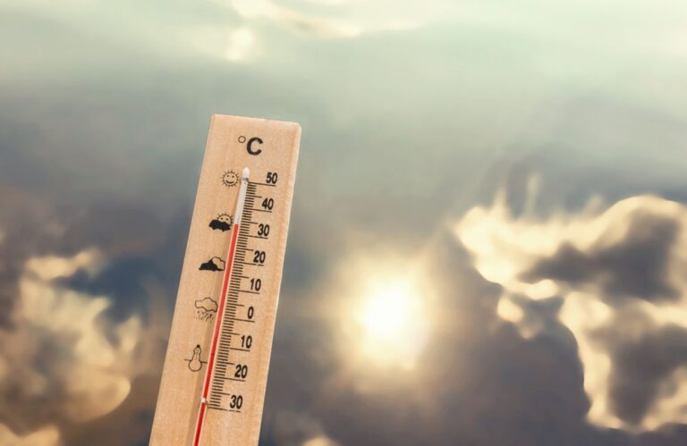 Παραμένει σταθερά πάνω από τους 20 βαθμούς ο υδράργυρος