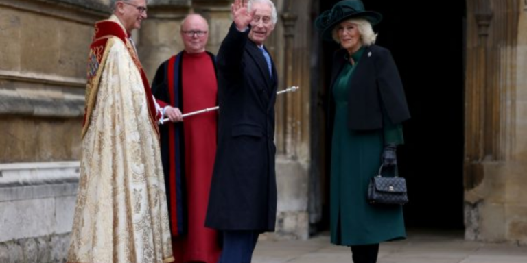 Η πρώτη δημόσια εμφάνιση του Καρόλου μετά τη διάγνωση στη λειτουργία του Πάσχα