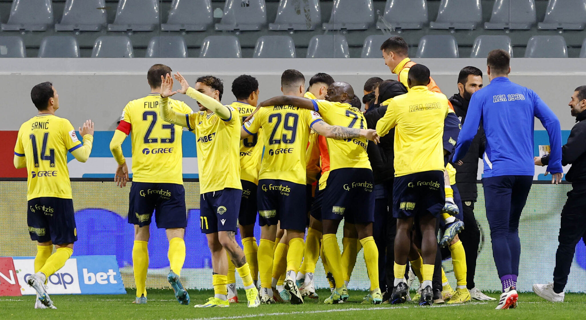 «Συναγερμός» με τρεις στην ΑΕΛ, επέστρεψε ο Μεντόγεβιτς