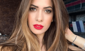 Γενέθλια για τη Μαρία Κορτζιά – Η φώτο από τα παιδικά χρόνια με τη μητέρα της