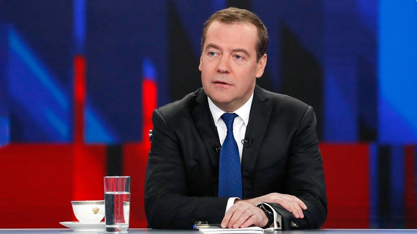 Μεντβιέντεφ: Να απελαθούν από τη Ρωσία οι πρέσβεις της ΕΕ