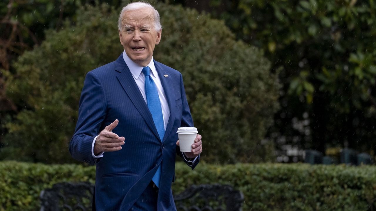 Μπάιντεν: Ο ένας υποψήφιος «είναι υπερβολικά γέρος» ο άλλος «είμαι εγώ»