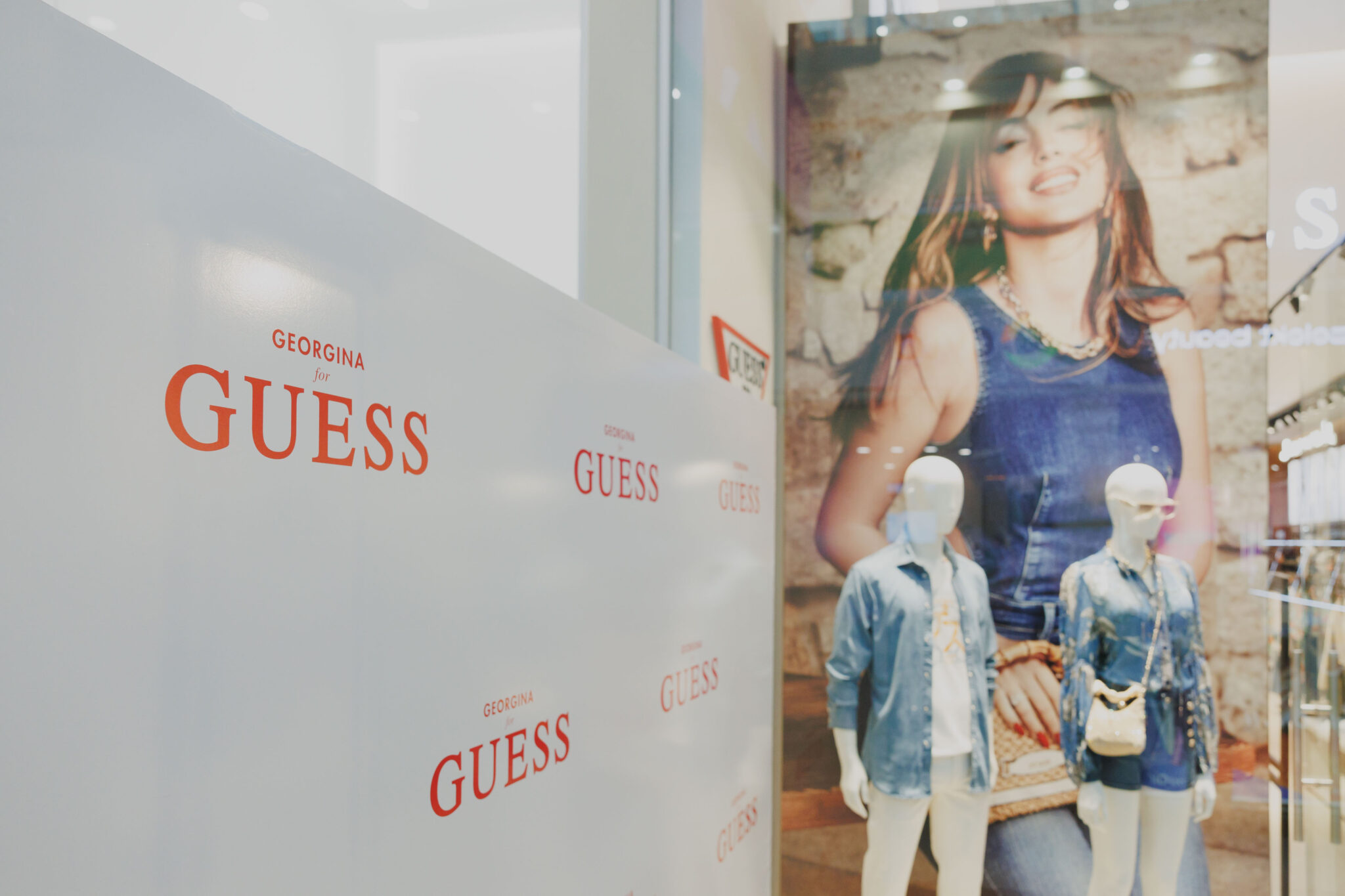 ​​​​​​​To κατάστημα GUESS στο MyMall Limassol επέστρεψε πλήρως ανανεωμένο