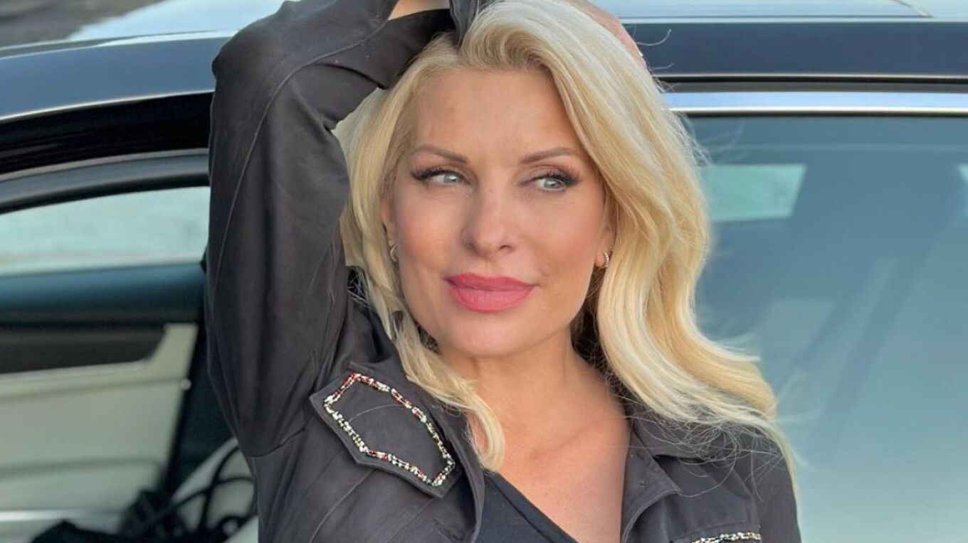 Ελένη Μενεγάκη: Η πρώτη φωτογραφία της στην παραλία με μαγιό για φέτος