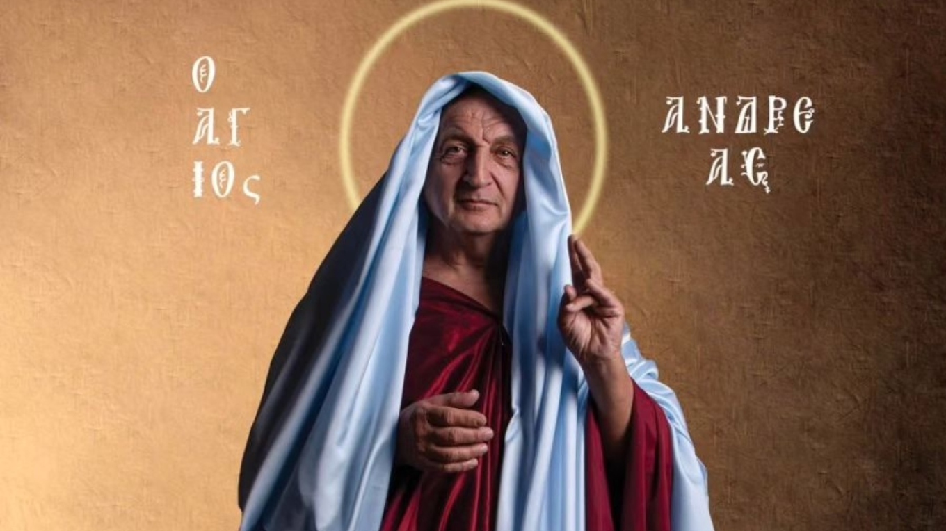 Σπύρος Μπιμπίλας: Ποζάρει ως Άγιος Ανδρέας και προκαλεί…