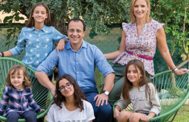 Νίκος Χριστοδουλίδης: Τα τρυφερά στιγμιότυπα με τις κόρες του (ΦΩΤΟ)