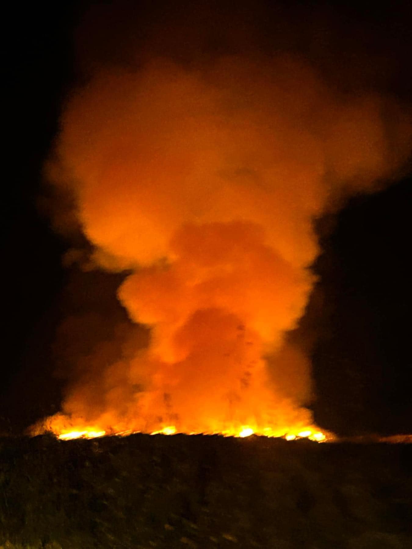 ΦΩΤΟ: Ξέσπασε φωτιά στο πράσινο σημείο Λιοπετρίου