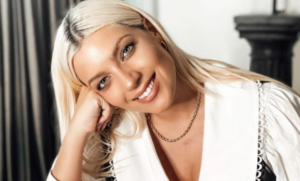 Άντρη Καραντώνη: Έκανε πασαρέλα με τη μικρή της κόρη