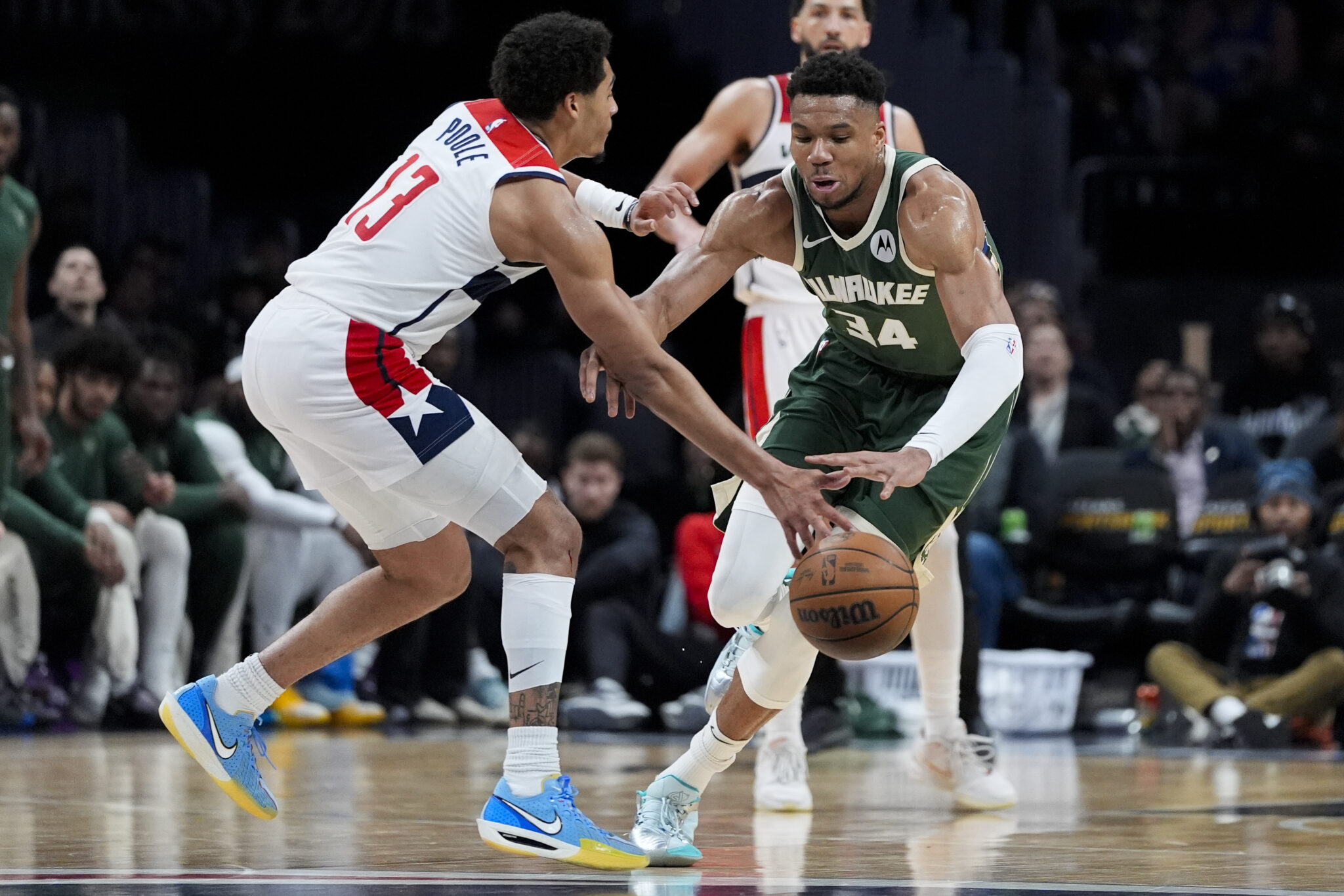 Ανώτεροι οι Γουίζαρντς νίκησαν τους Μπακς του «τριπλού» Αντετοκούνμπο