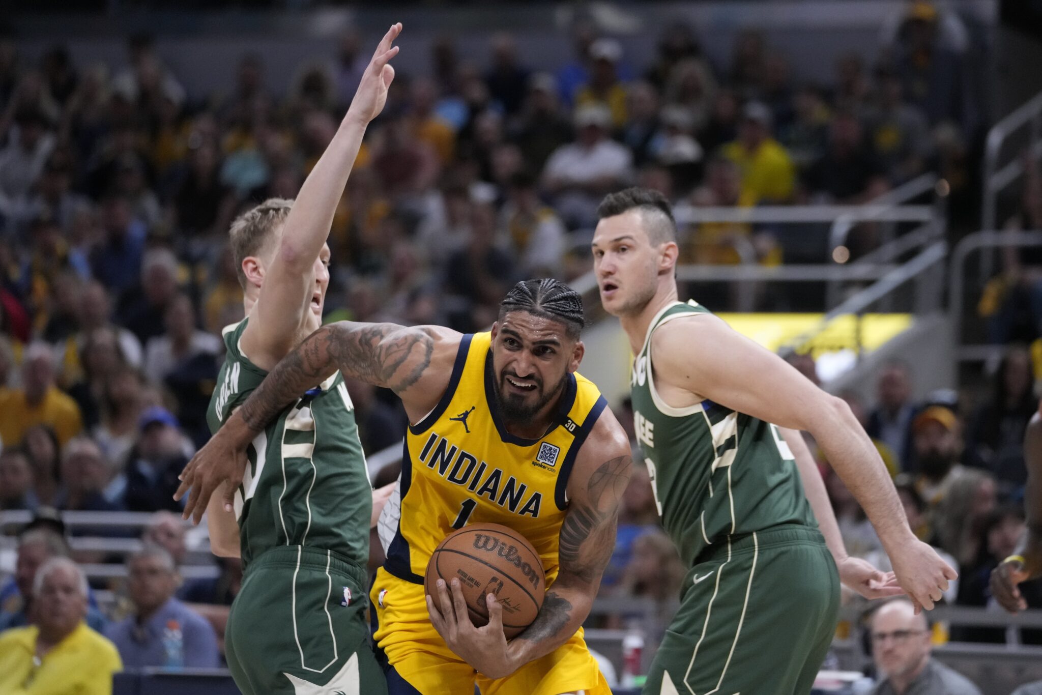 Σε δύσκολη θέση οι Μπακς, έκαναν το 3-1 οι Πέισερς με τρίτη σερί νίκη