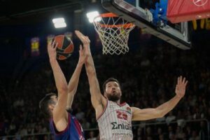 «Λύγισε» στο τέλος ο Ολυμπιακός και η Μπαρσελόνα τον ισοφάρισε