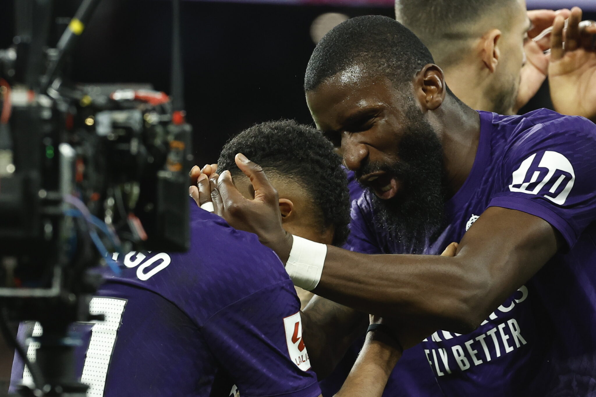 Μαγεία Ροντρίγκο στο «Μπερναμπέου» και η Ρεάλ μια ανάσα από τον τίτλο