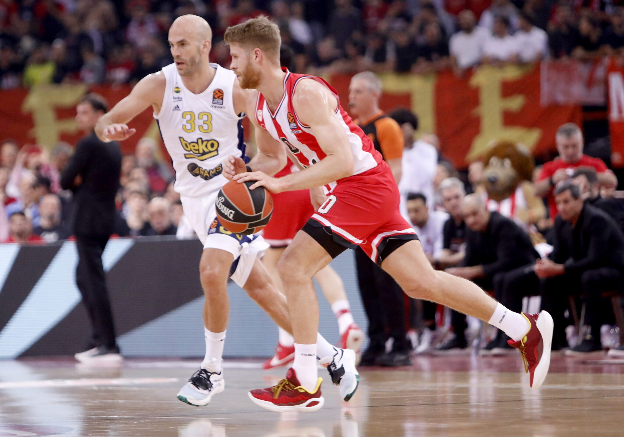 «Μαγικός» Κάναν… γονάτισε τη Φενέρ και έστειλε τον Ολυμπιακό στην Μπαρσελόνα