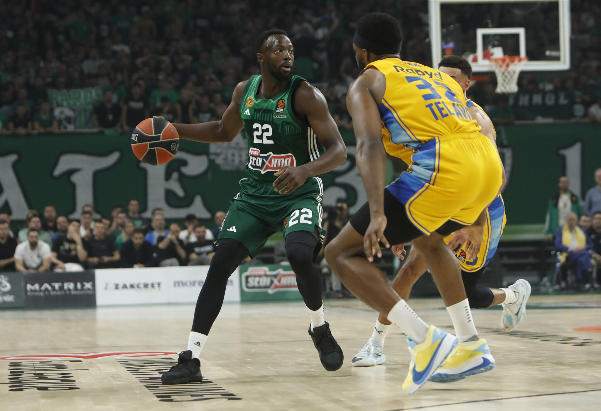 Ψυχωμένος Παναθηναϊκός, απάντησε εμφατικά στη Μακάμπι με one man show του Σλούκα