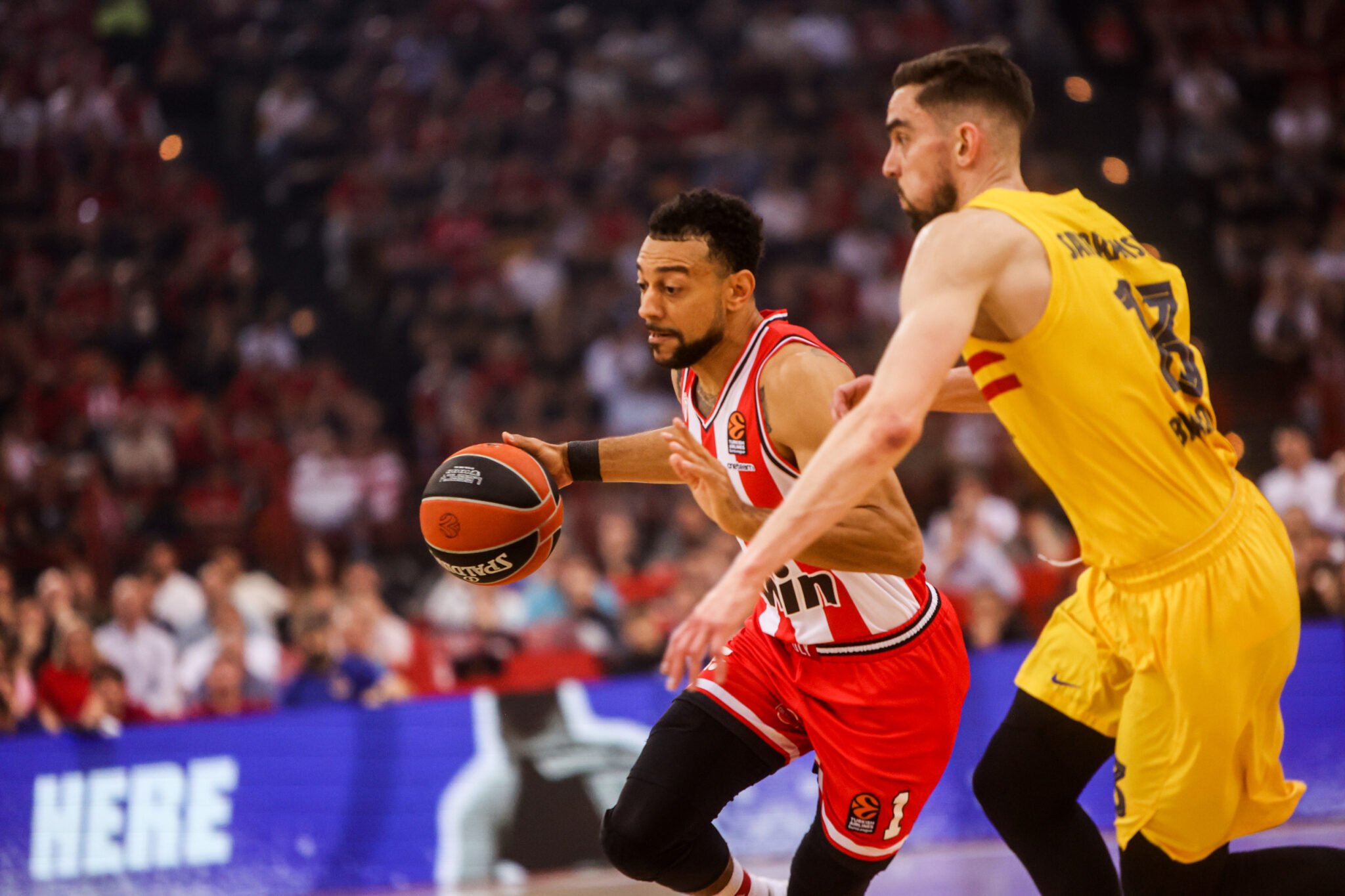 Τιμωρήθηκε σε νεκρό χρόνο από την Μπαρσελόνα στο ΣΕΦ ο Ολυμπιακός