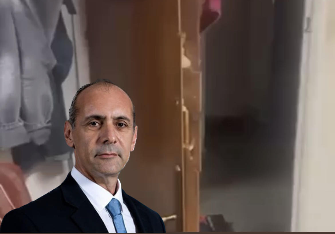 Χαρτσιώτης στον Alpha: Η σπασμένη πόρτα «δεν ανταποκρίνεται στην πραγματικότητα»