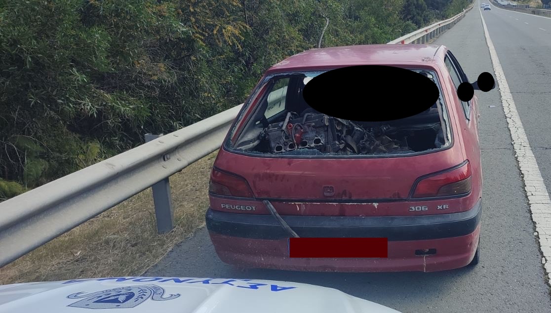 ΦΩΤΟ: Τον τσάκωσαν με κλεμμένες μηχανές οχημάτων στο πορτ μπαγκάζ