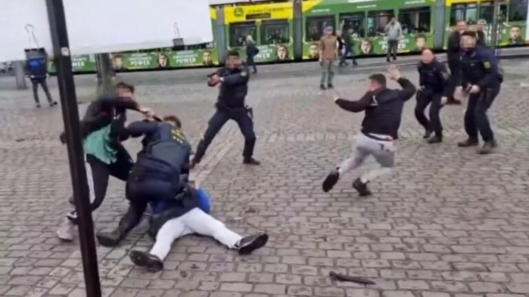 Γερμανία: Άγρια επίθεση με μαχαίρι σε ζωντανή σύνδεση