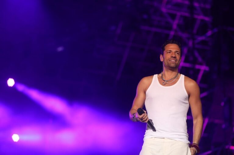 Έγινε η αποκάλυψη! Σε ποιο γάμο γνωστού πολιτικού θα τραγουδήσει ο Αργυρός;