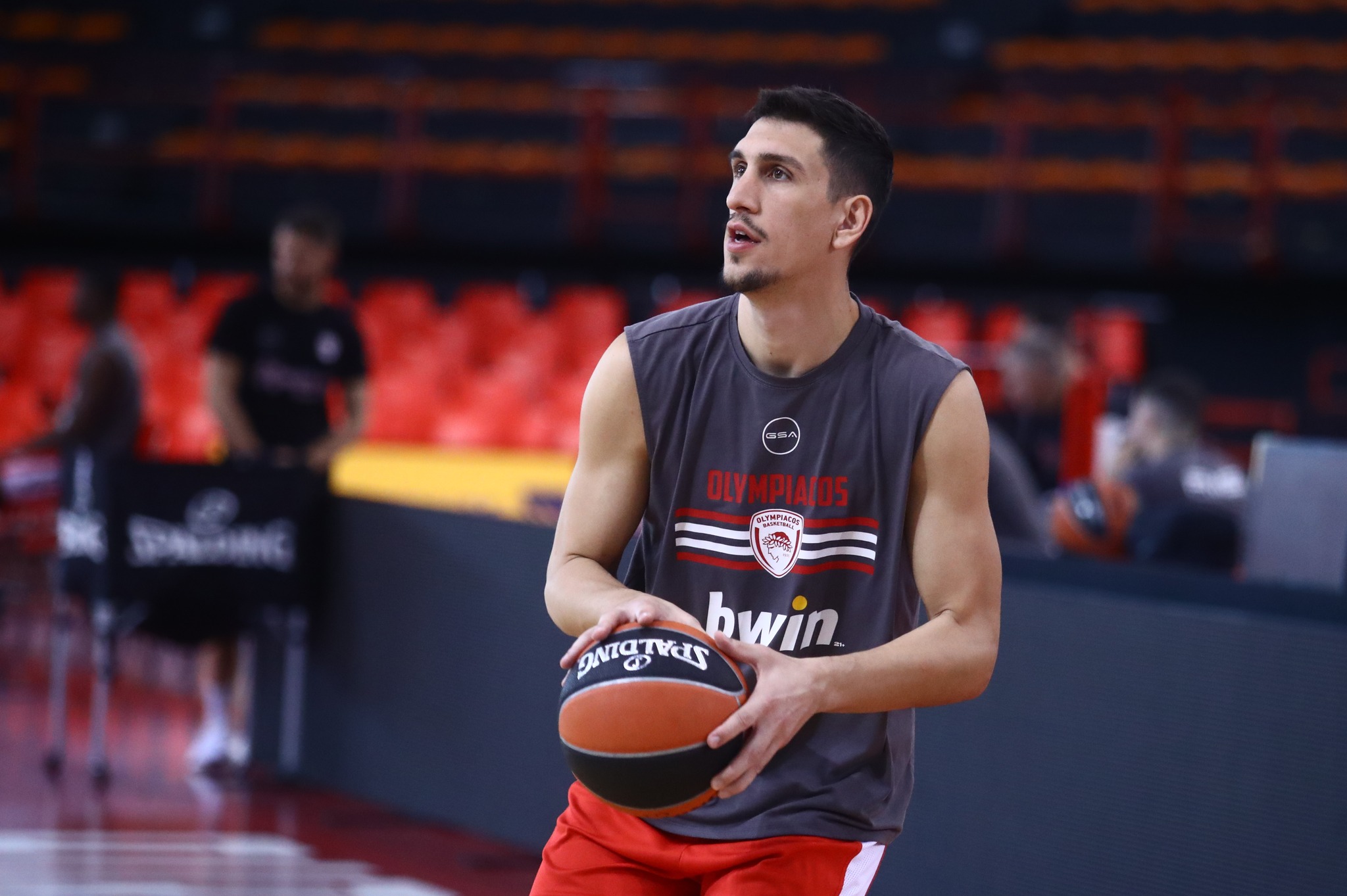 Δεν προπονήθηκε ο Λαρεντζάκης, πολύ δύσκολη η συμμετοχή κόντρα στη Μπαρσελόνα