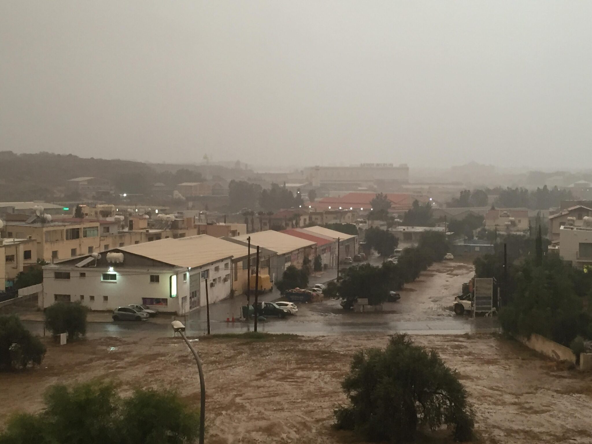 Κίτρινη προειδοποίηση για καταιγίδες και χαλάζι την Κυριακή του Πάσχα