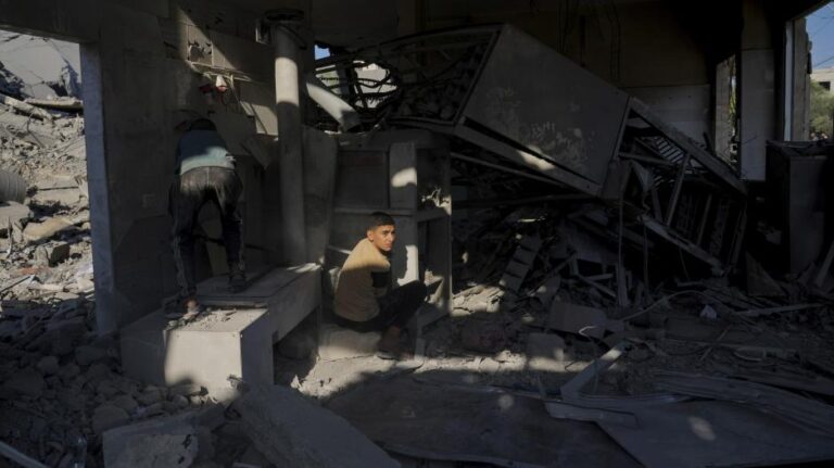 Το Ισραήλ σφυροκοπεί αδιάκοπα τη Λωρίδα της Γάζας