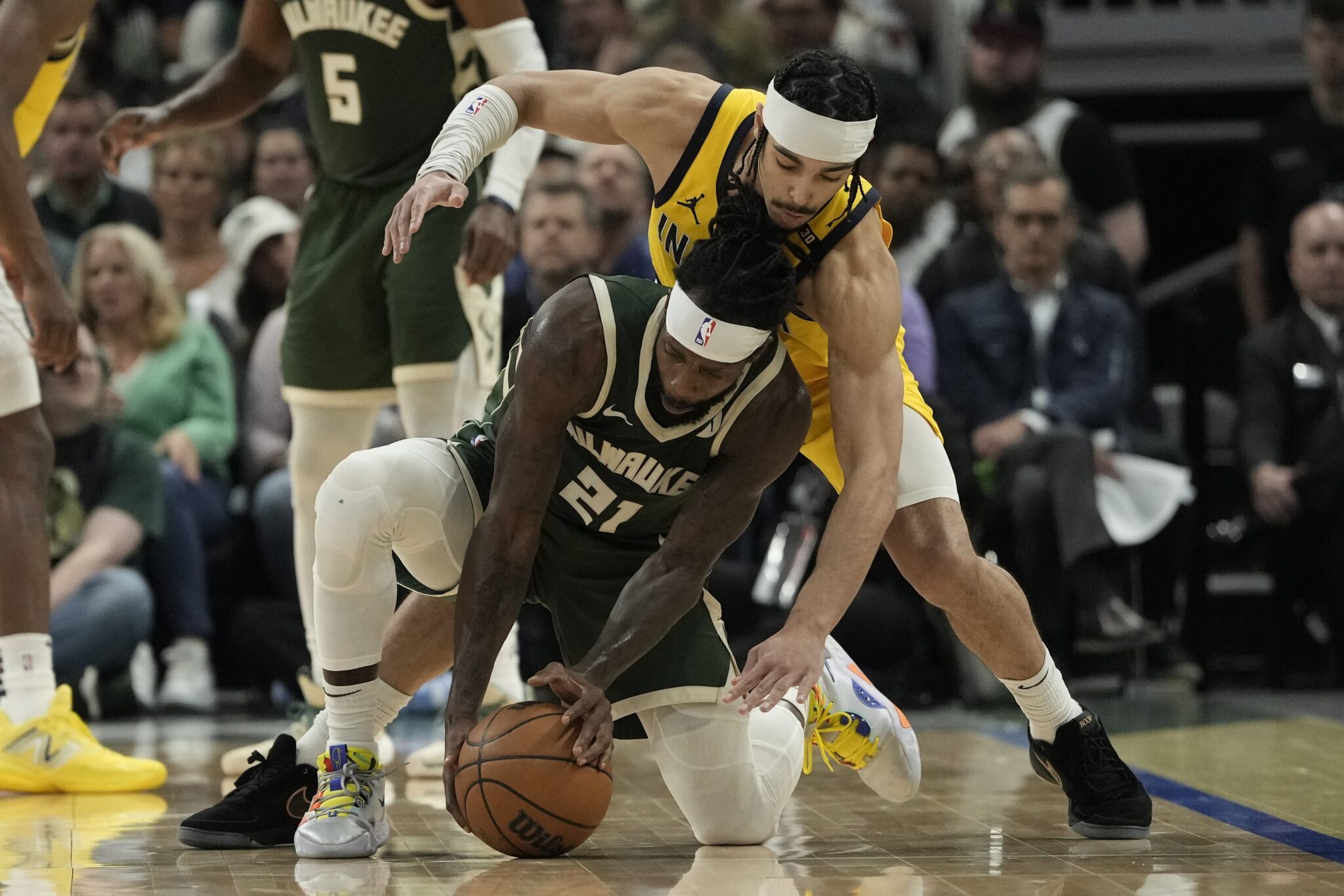 Έμειναν ζωντανοί Μπακς και Σίξερς