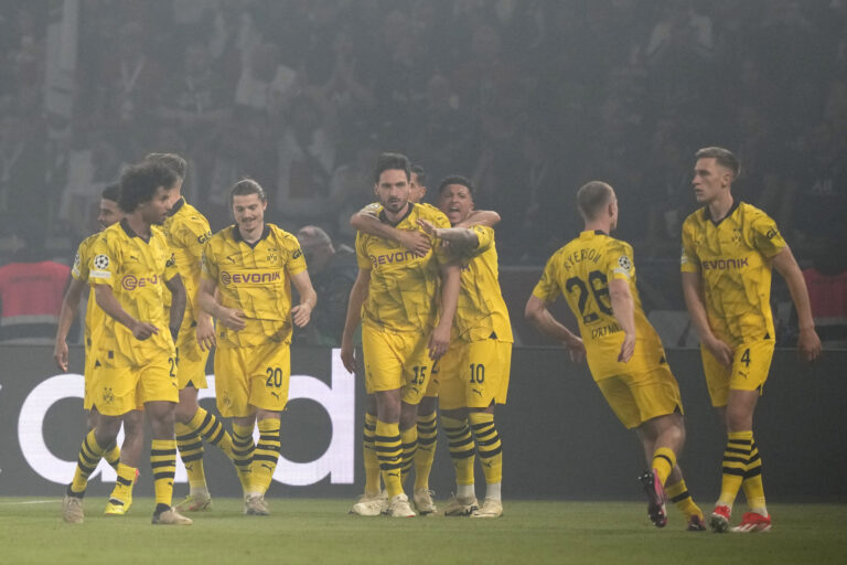 Χούμελς και… δοκάρια έστειλαν την Ντόρτμουντ στον τελικό του Champions League