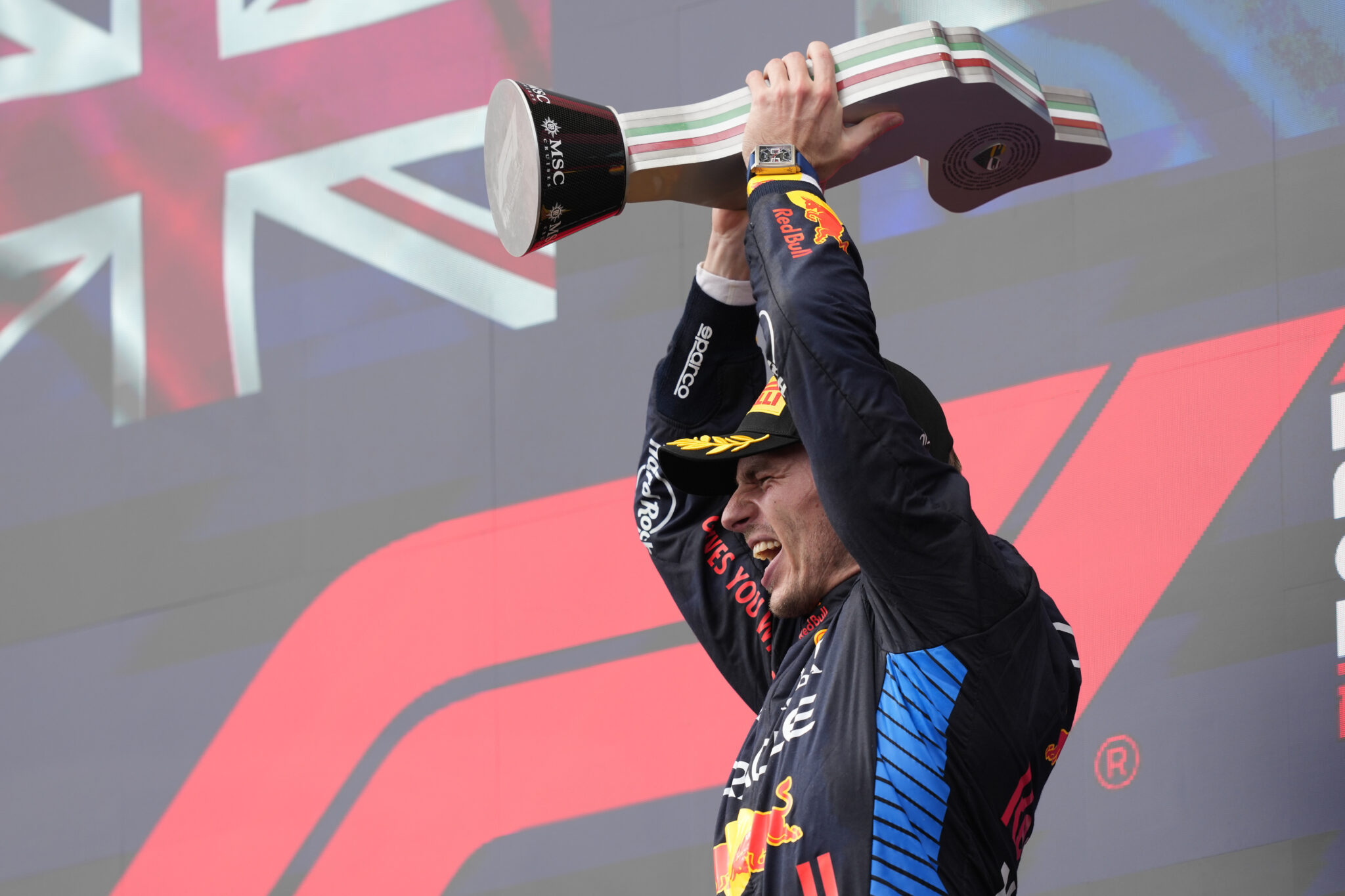 Άντεξε στην πίεση του Νόρις και επέστρεψε στις νίκες ο Φερστάπεν