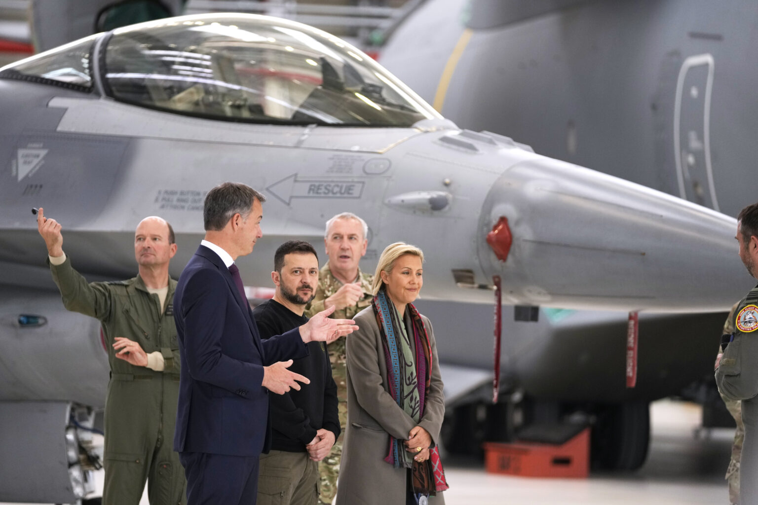 Η Ουκρανία παίρνει τα πολυπόθητα "F-16", έτοιμη για πυρηνική σύγκρουση η Ρωσία