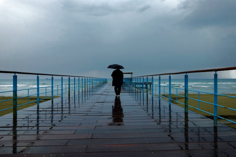 Βροχερός ο καιρός τις επόμενες μέρες, ξεπερνά τους 25 βαθμούς ο υδράργυρος
