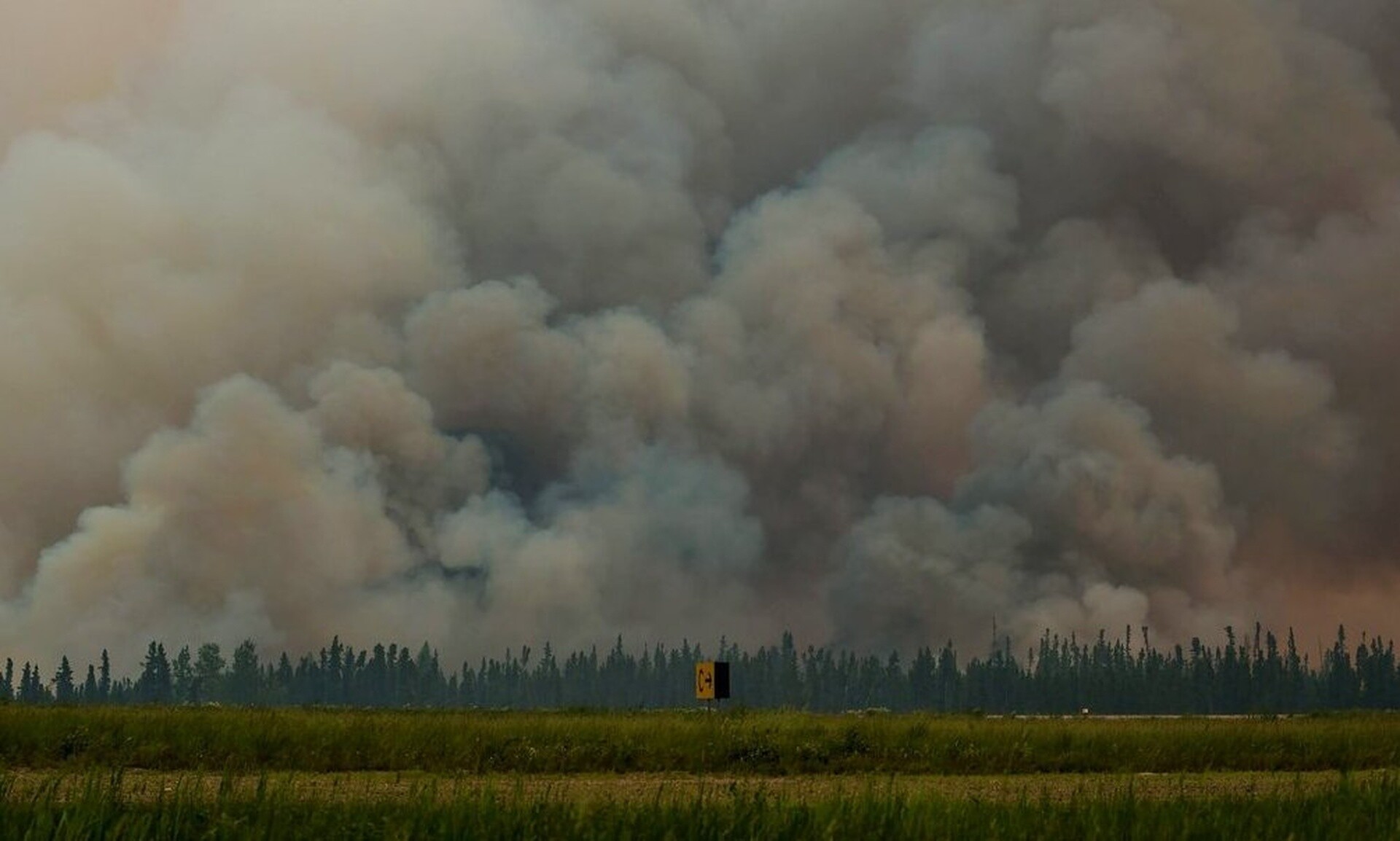 ΒΙΝΤΕΟ: Πύρινη κόλαση στον Καναδά, ο καπνός αρχίζει να «ταξιδεύει» προς τις ΗΠΑ