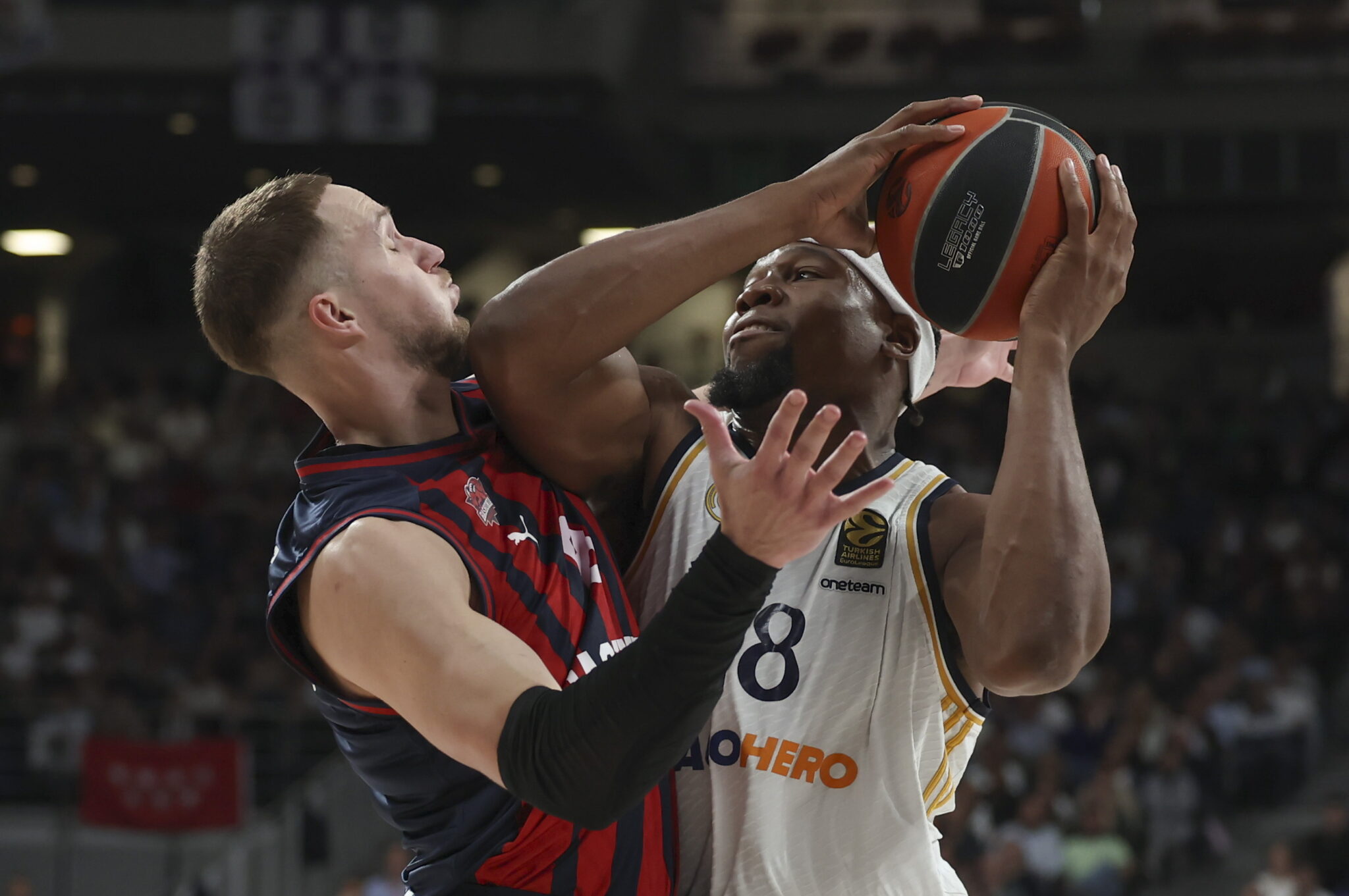 Μπασκόνια-Ρεάλ Μαδρίτης: «Σκούπα» ή εντός έδρας αντίδραση