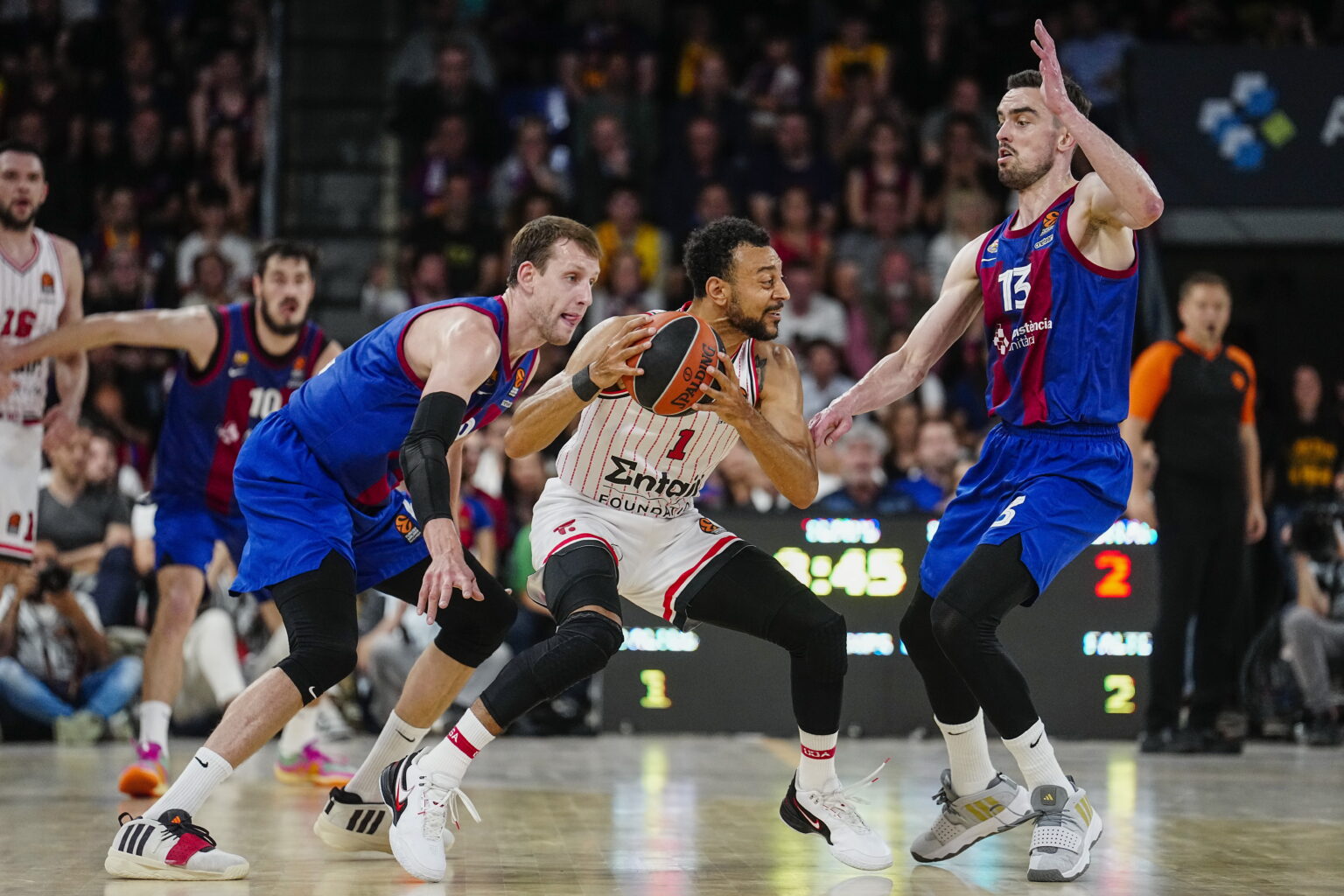 Θρυλική «άλωση» της Βαρκελώνης και ο Ολυμπιακός πάει Βερολίνο