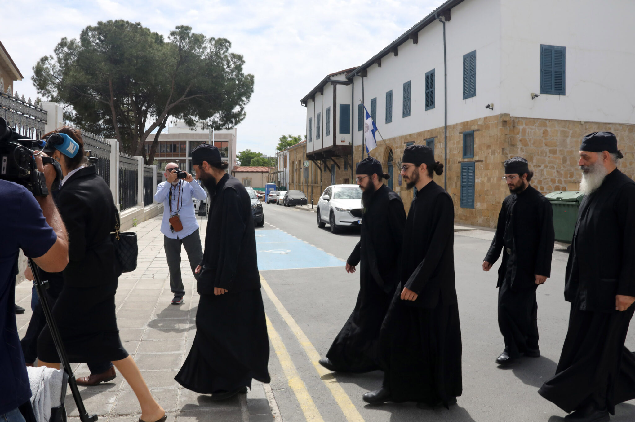 Καταγγέλλουν μέχρι και κλοπή λειψάνων Αγιών από τη Μονή Αββακούμ οι μοναχοί