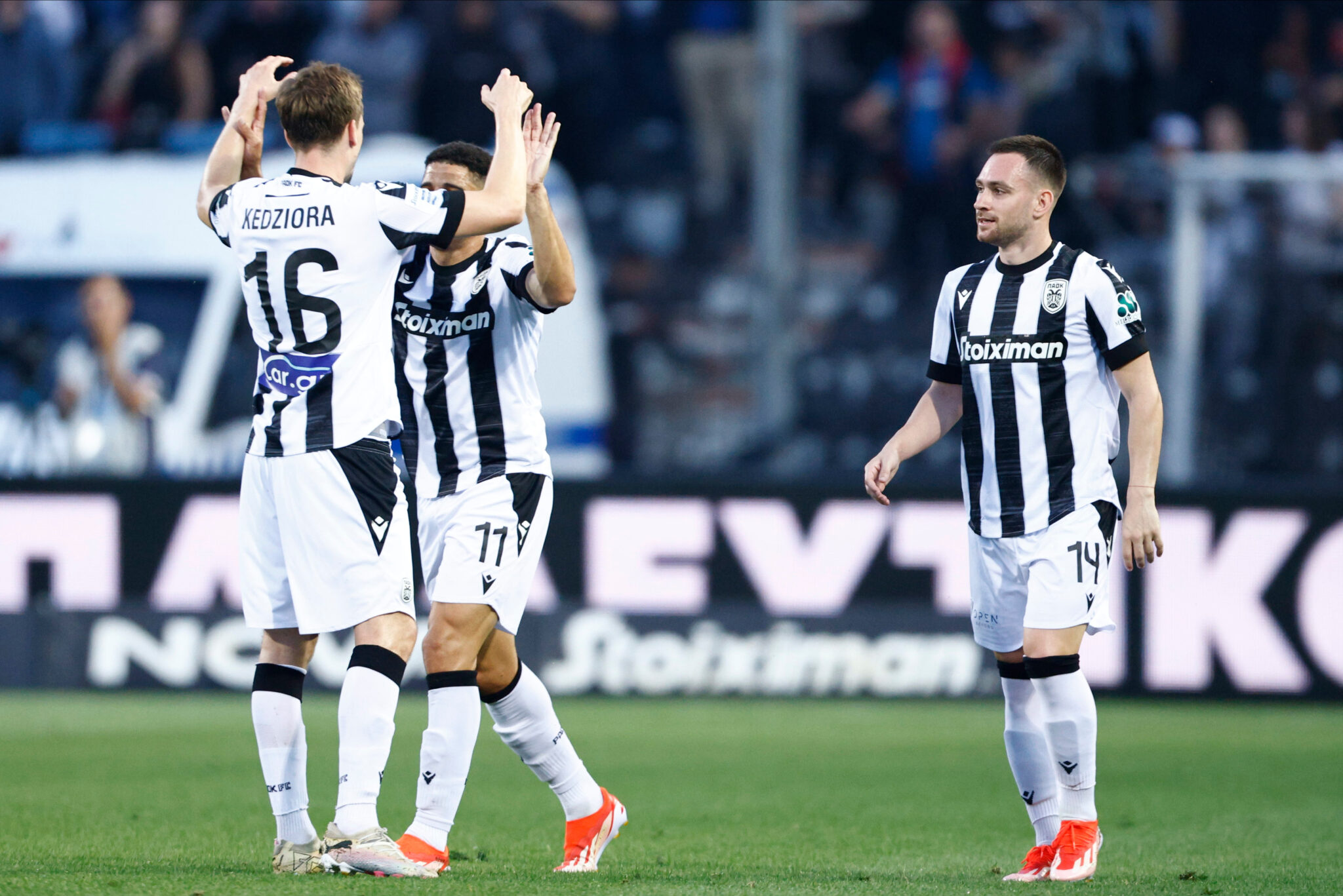 Γερά στο κόλπο του τίτλου ο ψυχωμένος ΠΑΟΚ, έβγαλε νοκ άουτ τον… άδειο Ολυμπιακό