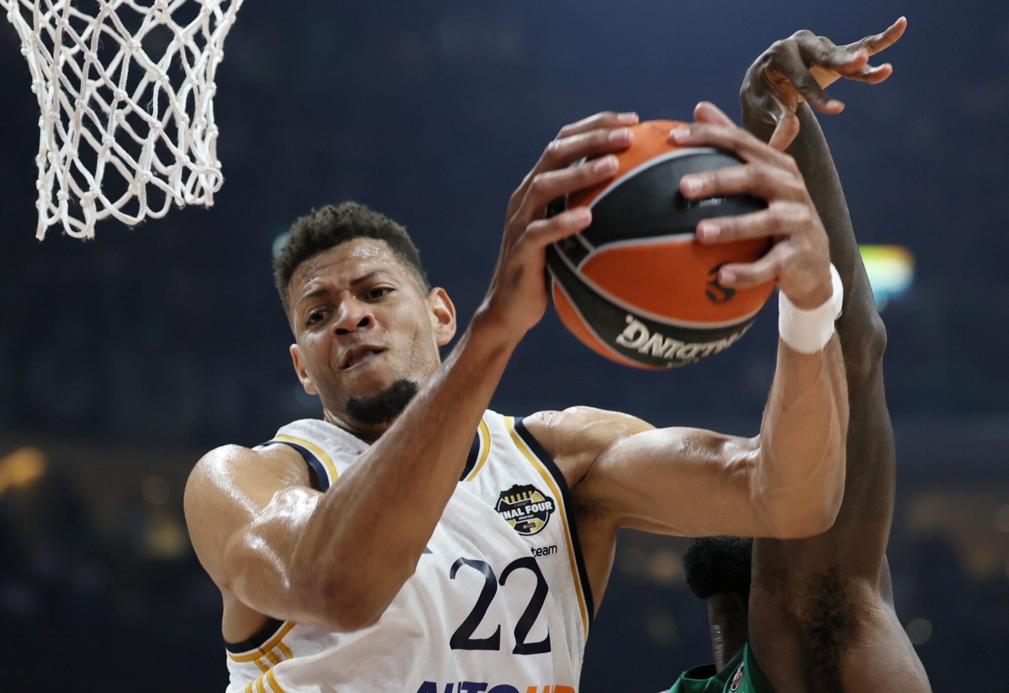 «Ανανέωσε με τη Ρεάλ για τα επόμενα πέντε χρόνια ο Ταβάρες»