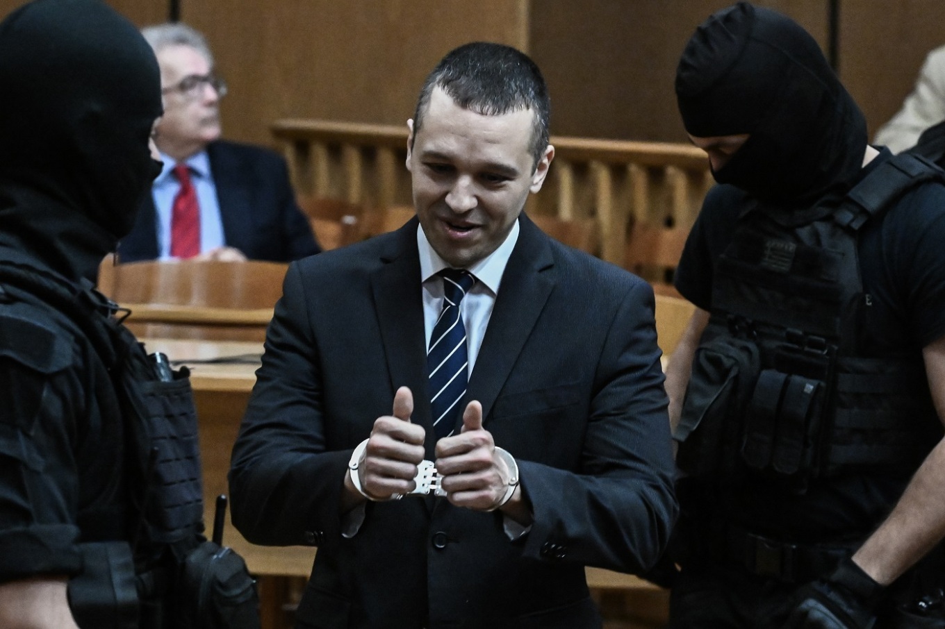 Καταδικάστηκε σε 24 μήνες φυλάκιση γιατί βιντεοσκοπούσε την δίκη Κασιδιάρη