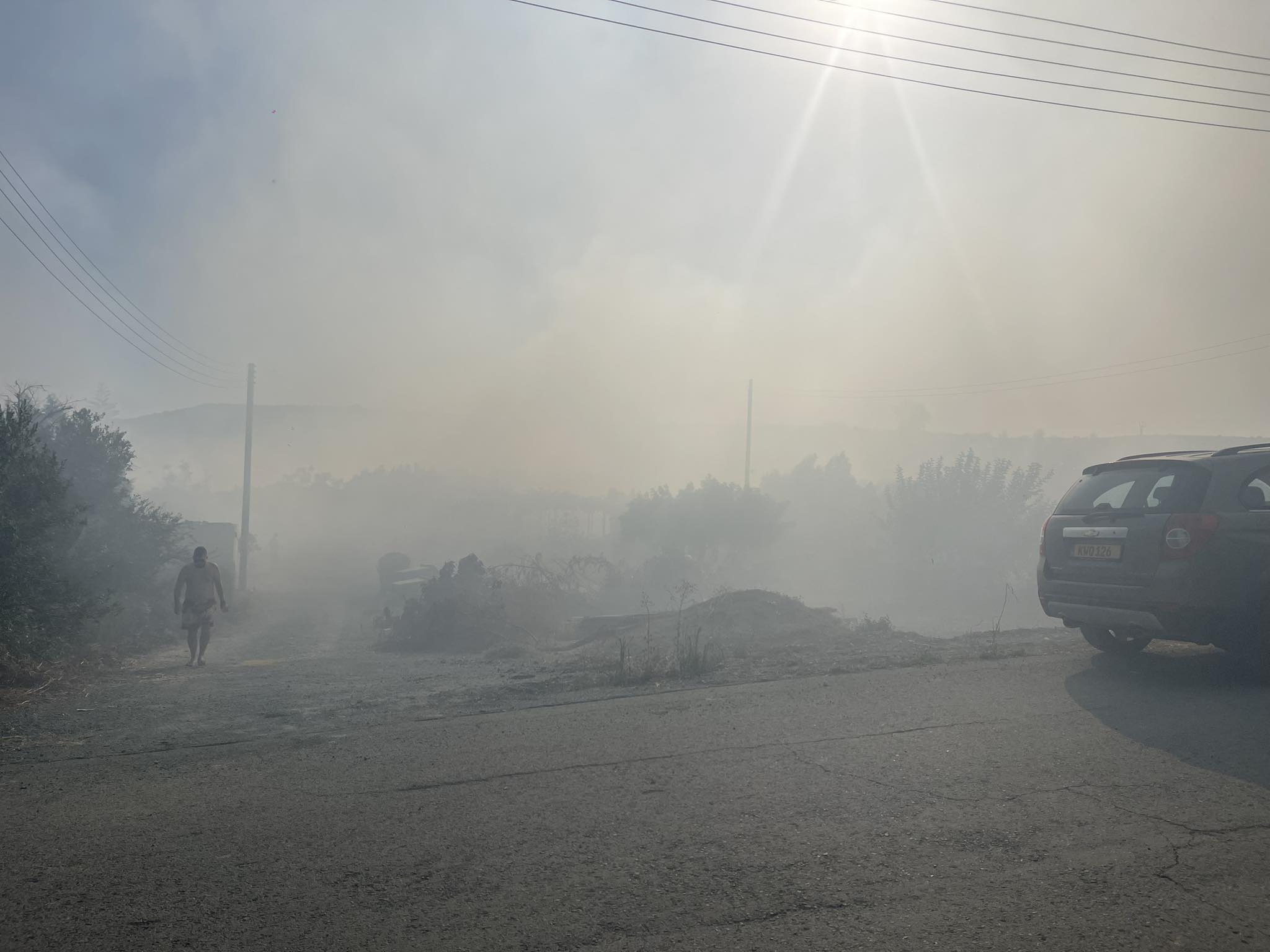Φωτιά κοντά στo Governor's (ΒΙΝΤΕΟ&ΦΩΤΟ)