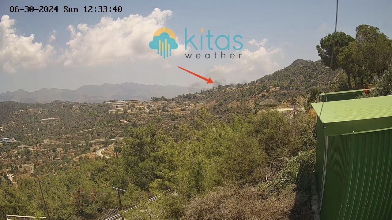 Φλεγόμενο όχημα παρά λίγο να βάλει φωτιά στο κρατικό δάσος Λεμεσού (ΦΩΤΟ)